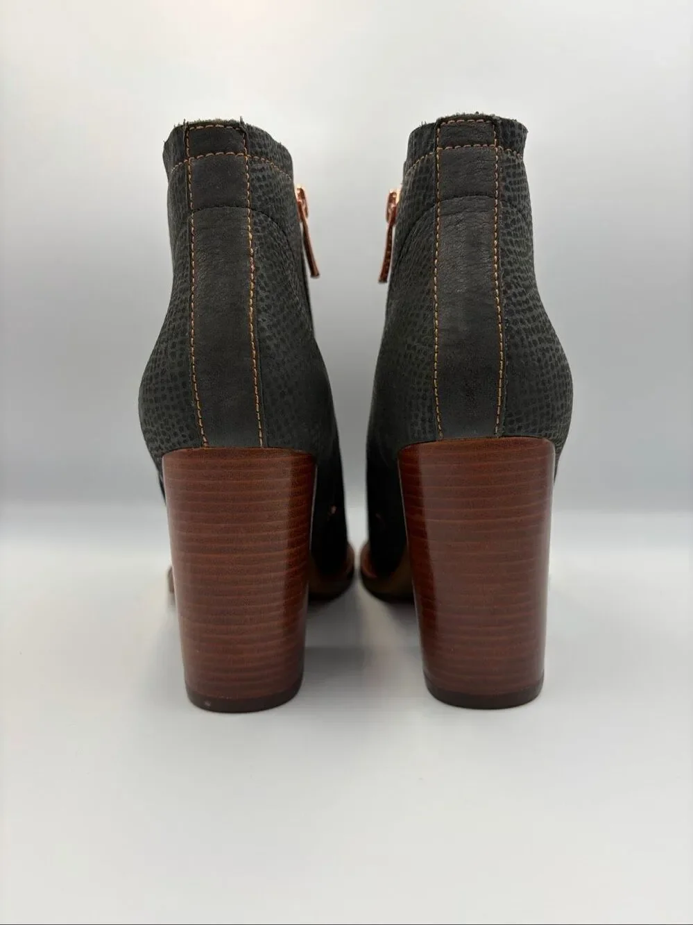 Hush Puppies Axelle Dewey Black Leather Ankle Booties Block Heel NIB Size 8.5